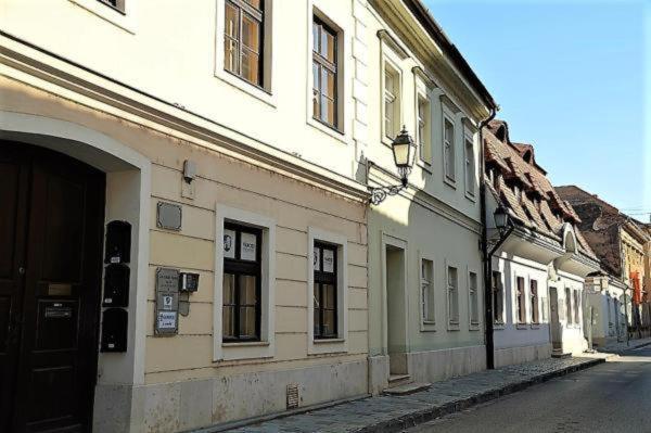 Downtown Apartments Deluxe Győr Exterior foto