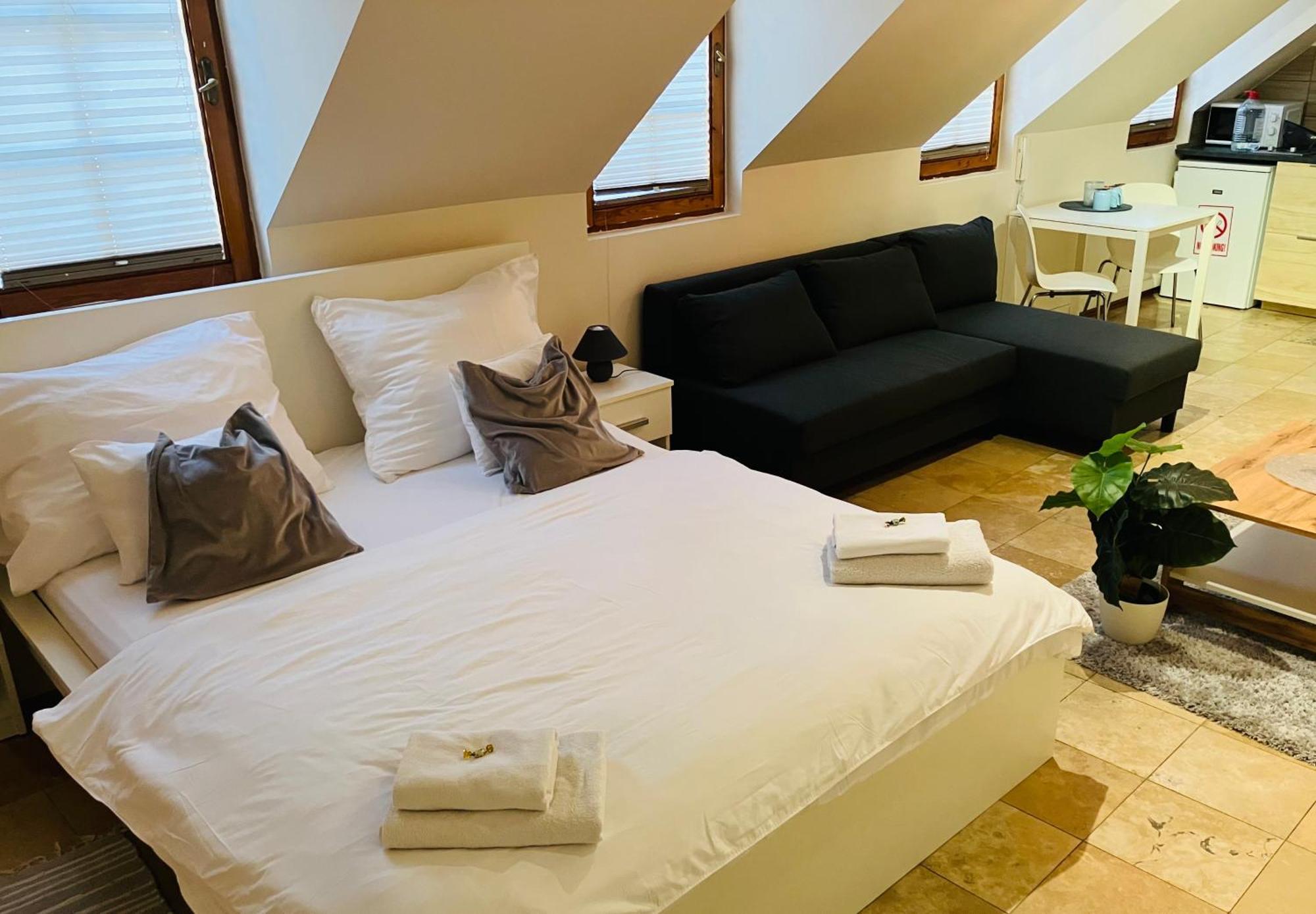 Downtown Apartments Deluxe Győr Exterior foto